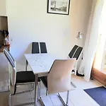 Rez De Jardin Dans Quartier Calme Et Ensoleille