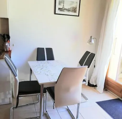 Rez De Jardin Dans Quartier Calme Et Ensoleille